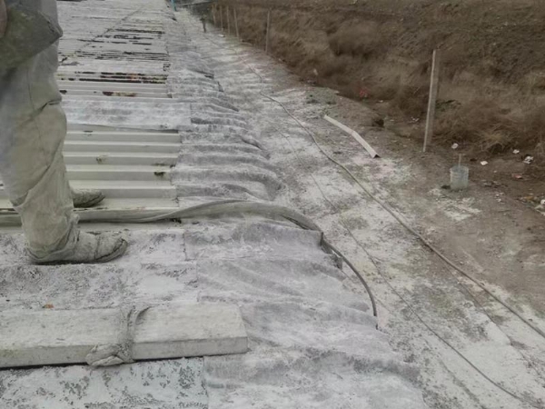 养殖棚顶无纺布喷涂菱镁胶